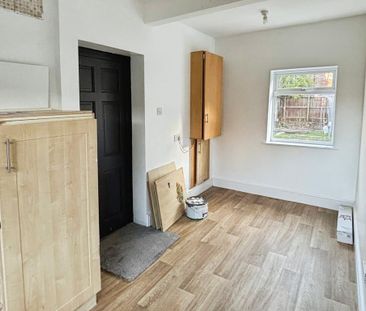 2 bedroom semi-detached house to rent - Photo 5