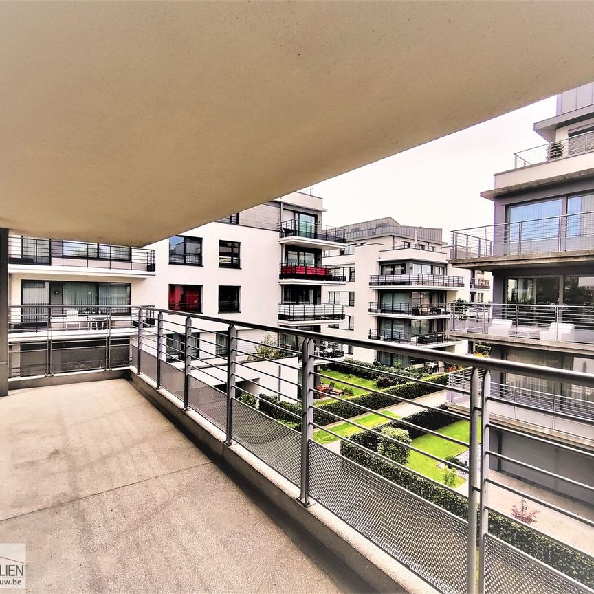 Ultra modern appartement met 1 slaapkamer en zeer ruim terras - Photo 1