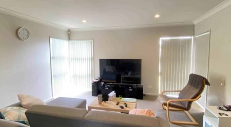 Spacious Family Home in Quiet Cul-de-Sac - Photo 3