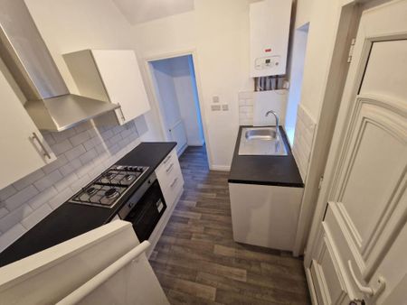 2 bedroom ground floor flat to rent - Photo 5