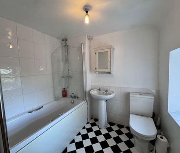 2 bedroom end of terrace house to rent - Photo 5