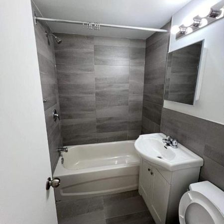 1 CH - 1 SDB - Montréal - $1,200 /mo - Photo 3