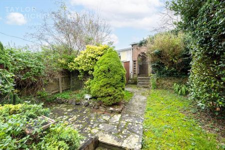 4 bedroom terraced house to rent - Photo 2