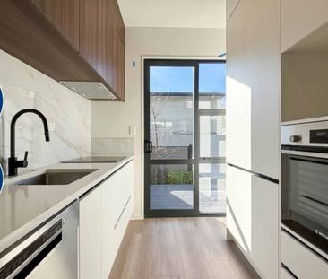Brand New 4 bedrooms house in Pakuranga Height - Photo 3
