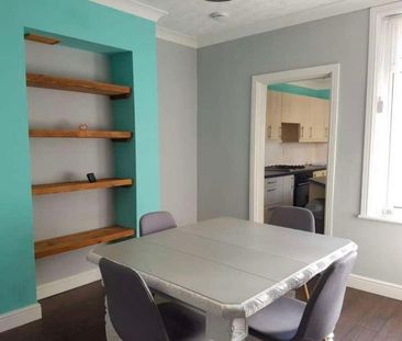 Spacious Bed Terraced House // Jul, LN5 - Photo 6