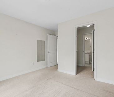 For Lease - 82 FRANCHISE Private, Kanata, Ontario - Photo 5
