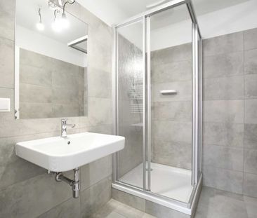 Erstbezug nach Sanierung: Schöne 2 Zimmer-Wohnung mit separater Küche - Photo 2