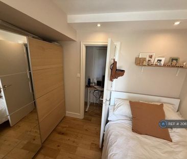 3 bedroom flat to rent - Photo 6