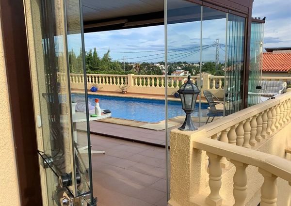 Villa for rent with 3 bedrooms and pool in Calpe for the winter season.