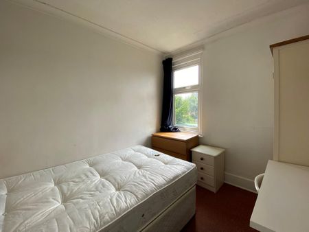 4 bedroom terraced house to rent - Photo 3