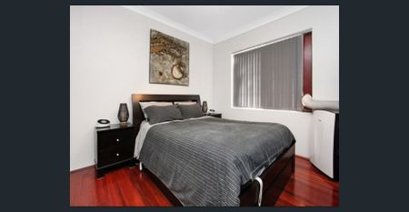 Large First Floor Two-Bedroom Apartment - Photo 3