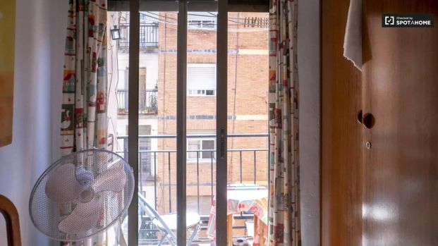 Room in a shared 4-bedroom apartment for rent in La Raiosa, Valencia perfect for students - Foto 1