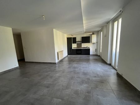 Location Appartement 3 pièces 80m² HYERES 83400 - Photo 5