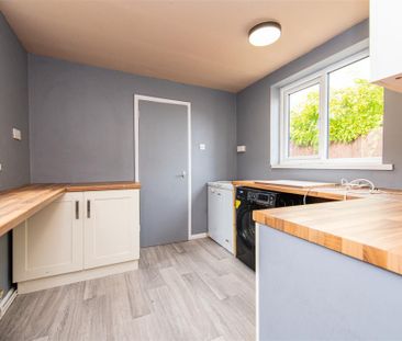 3 bed House - Semi-Detached To Let - Photo 1