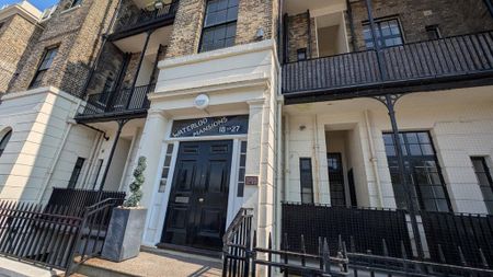 5 bedroom flat to rent - Photo 4