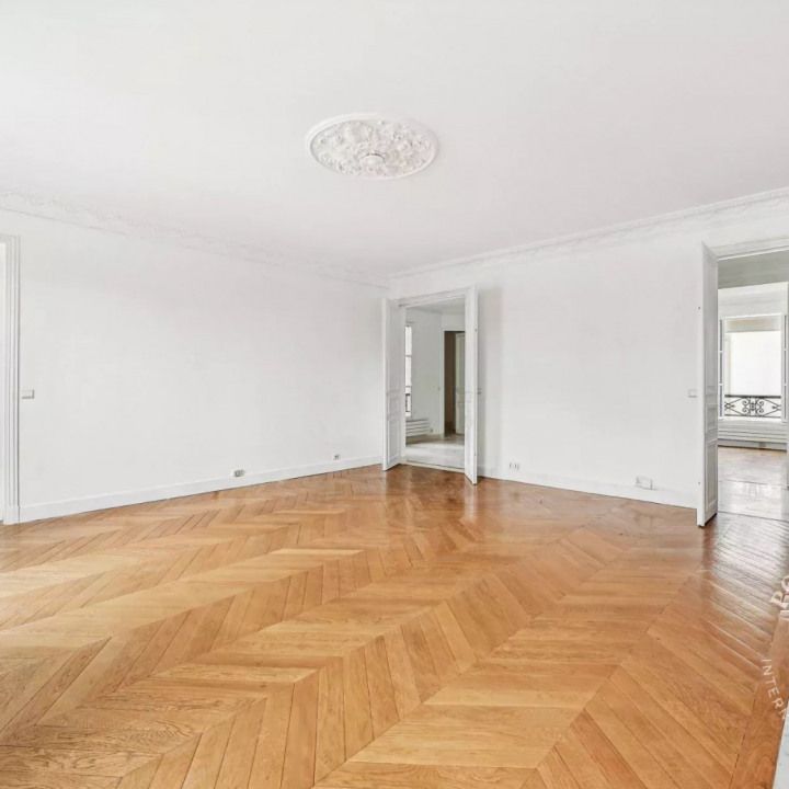 Appartement • Elysées-Madeleine - Photo 1