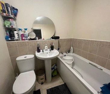 3 bedroom semi-detached house to rent - Photo 6