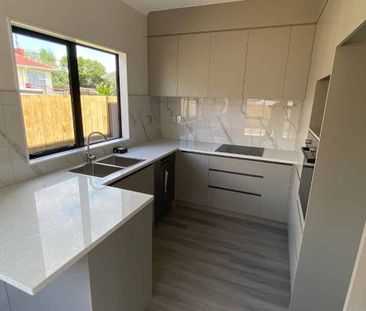 MANGERE EAST, 3 BEDROOMS - Photo 2