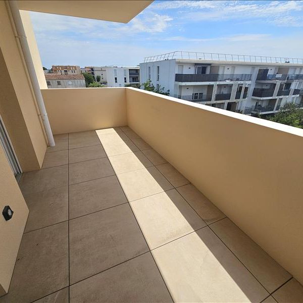 4 pièces - 81 m² - 3ème étage - Colocation non autorisée - Photo 1