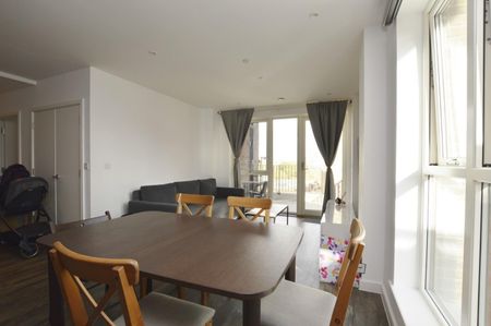 2 bedroom Flat To Let - Photo 4