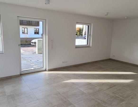 Komfortable und Lichtdurchflutete 3 Zimmerwohnung mit kleinem Garten zum Einzie ... - Foto 1