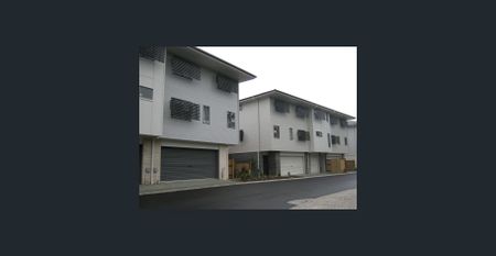 4 BEDROOMS - DOUBLE GARAGE - EXTRA LIVING AREA - 2 EN SUITES - Photo 5
