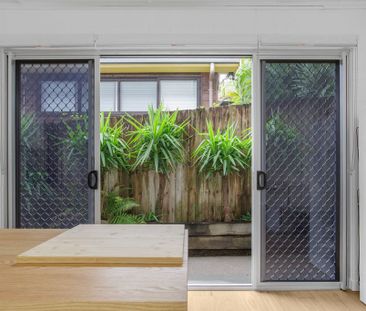 Refurbished 2 Bedroom Home in Elevated Alexandra Headland Location! - Photo 2