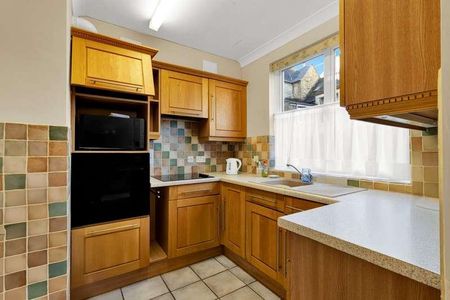 Mullings Court, Cirencester, Gloucestershire, GL7 - Photo 4