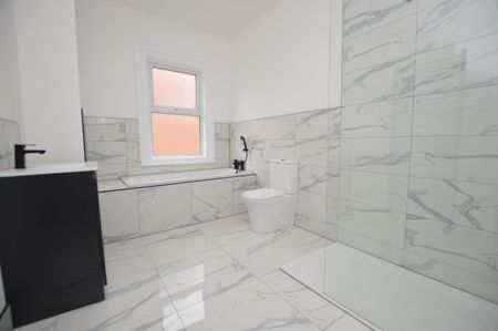 2 Bedroom Terraced House - Photo 2