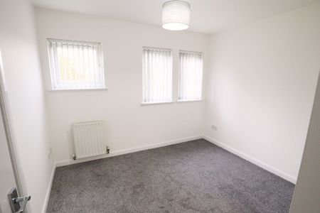 1 Bed, Flat - Photo 2