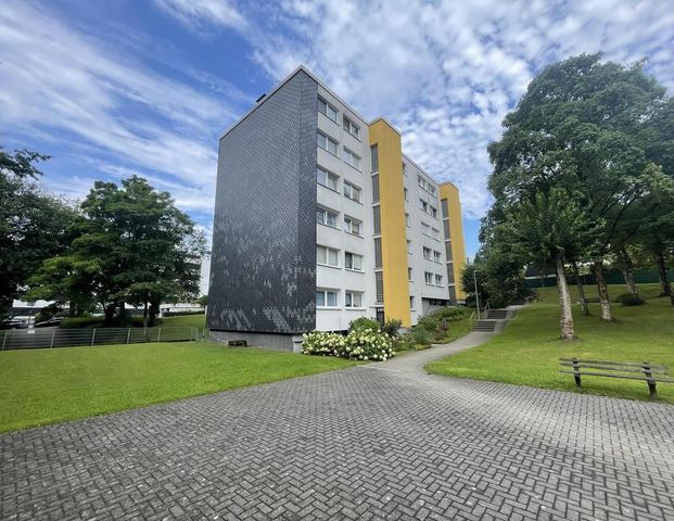 **Helle 2,5-Zimmer-Wohnung mit Balkon, modernem Bad und Aufzug** - Foto 1