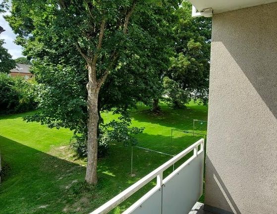 Bei VIVAWEST die Sonnenstrahlen auf dem eigenen Balkon genießen. - Foto 1