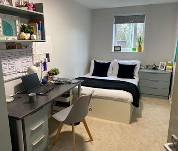 Room 6 & 7, 19 Albert Square, NG7 2FH, NOTTINGHAM - Photo 2