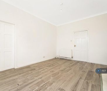 3 bedroom flat to rent - Photo 2