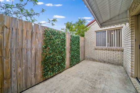 32 Manthey Cres, Bray Park QLD 4500 - House For Rent | Domain - Photo 4