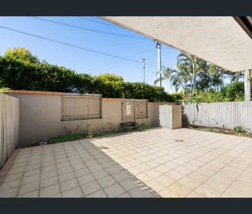 Charming Two-Bedroom Unit with Generous Private Courtyard in Secure... - Photo 5