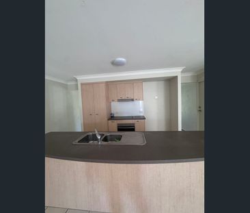 SPACIOUS FAMILY HOME IN HILLCREST - Photo 6