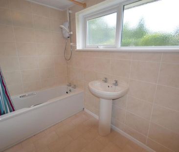3 bedroom detached house to rent - Photo 4