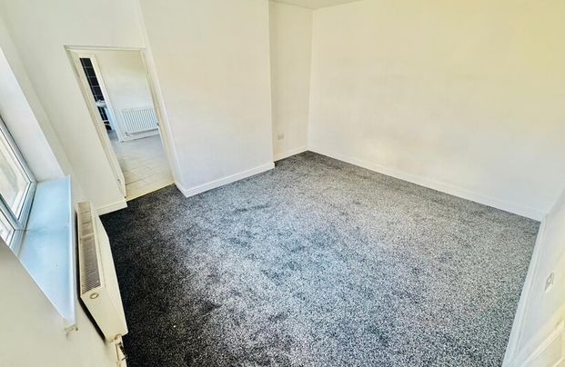 Cinder Bank, Dudley, DY2 9AL - Photo 1