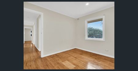 Spacious 3 Bedroom Home! - Photo 4