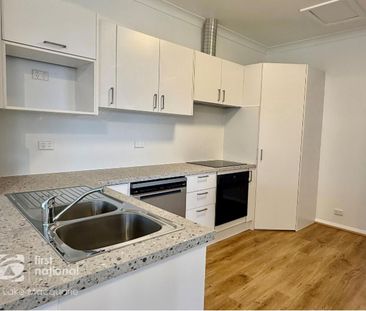 BEAUTIFUL 4-BEDROOM HOME IN GLENDALE - Photo 6