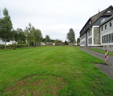 Helle 2 Zimmer Wohnung (Hochpaterre) zur Miete mit Balkon in ruhige... - Photo 1