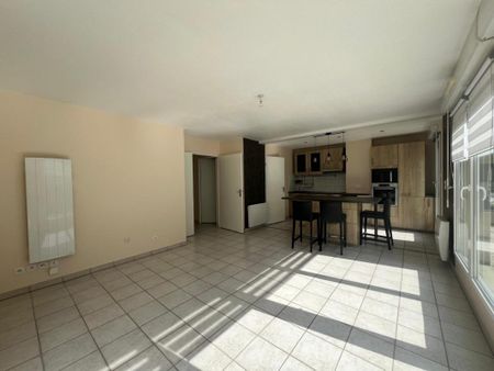 Location Appartement 3 pièces 79m² CANTELEU 76380 - Photo 4
