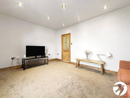 2 bedroom end of terrace house to rent - Photo 2