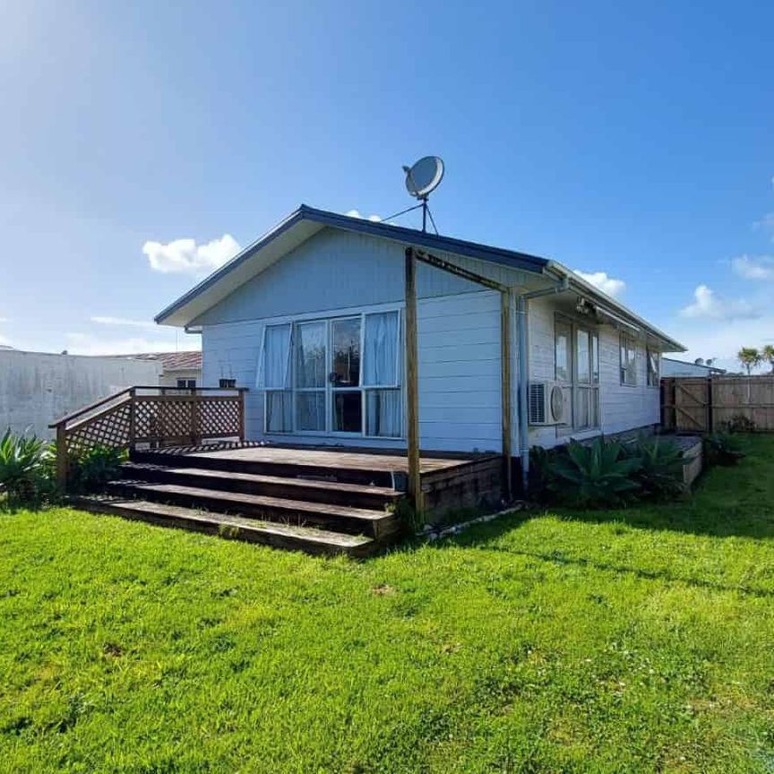 Three Bedroom Family home in Bell Block - Photo 1
