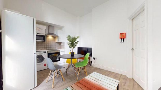 3 bedroom flat to rent - Photo 1