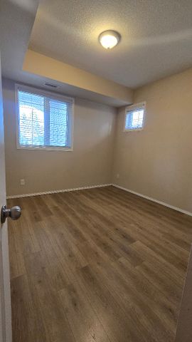 FREE 1 month rent 2-Bedroom + Den, 2-Bathroom Condo - Photo 3