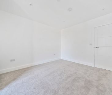 3 bedroom flat to rent - Photo 5