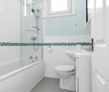 2 bedroom Flat To Let - Photo 6