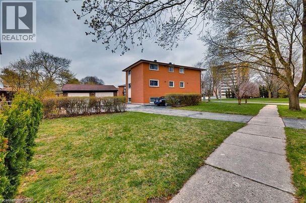92 CONFEDERATION Drive Unit# 2, Kitchener, Ontario, N2B2X8 - Photo 1
